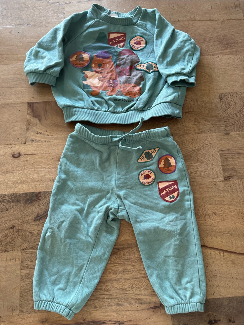 H&M Kids' Teal beaver Nature Patch Sweatpants set size 9-12 months